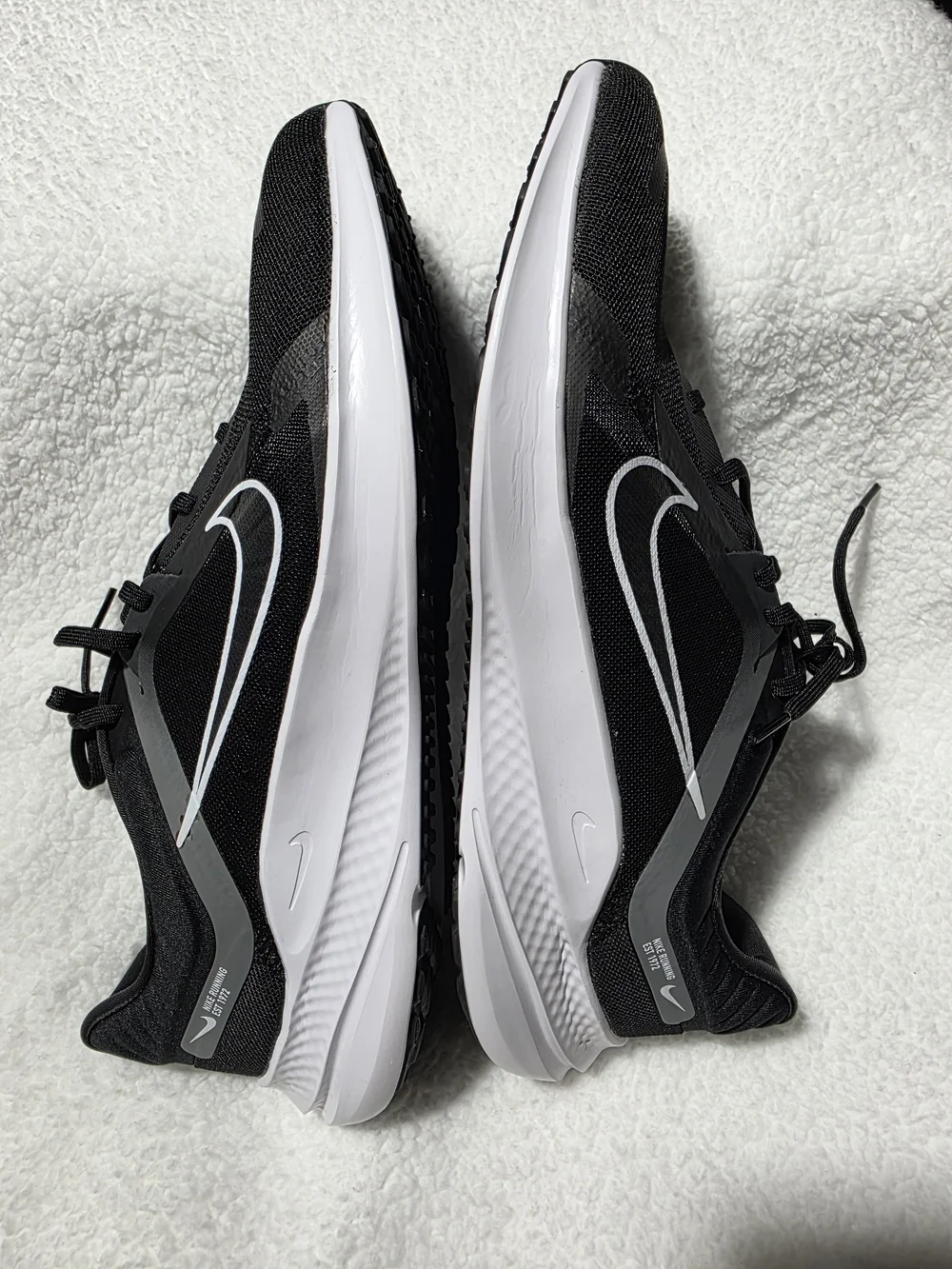 Nike Quest 5 Men’s Black and White Athletic Running Shoes